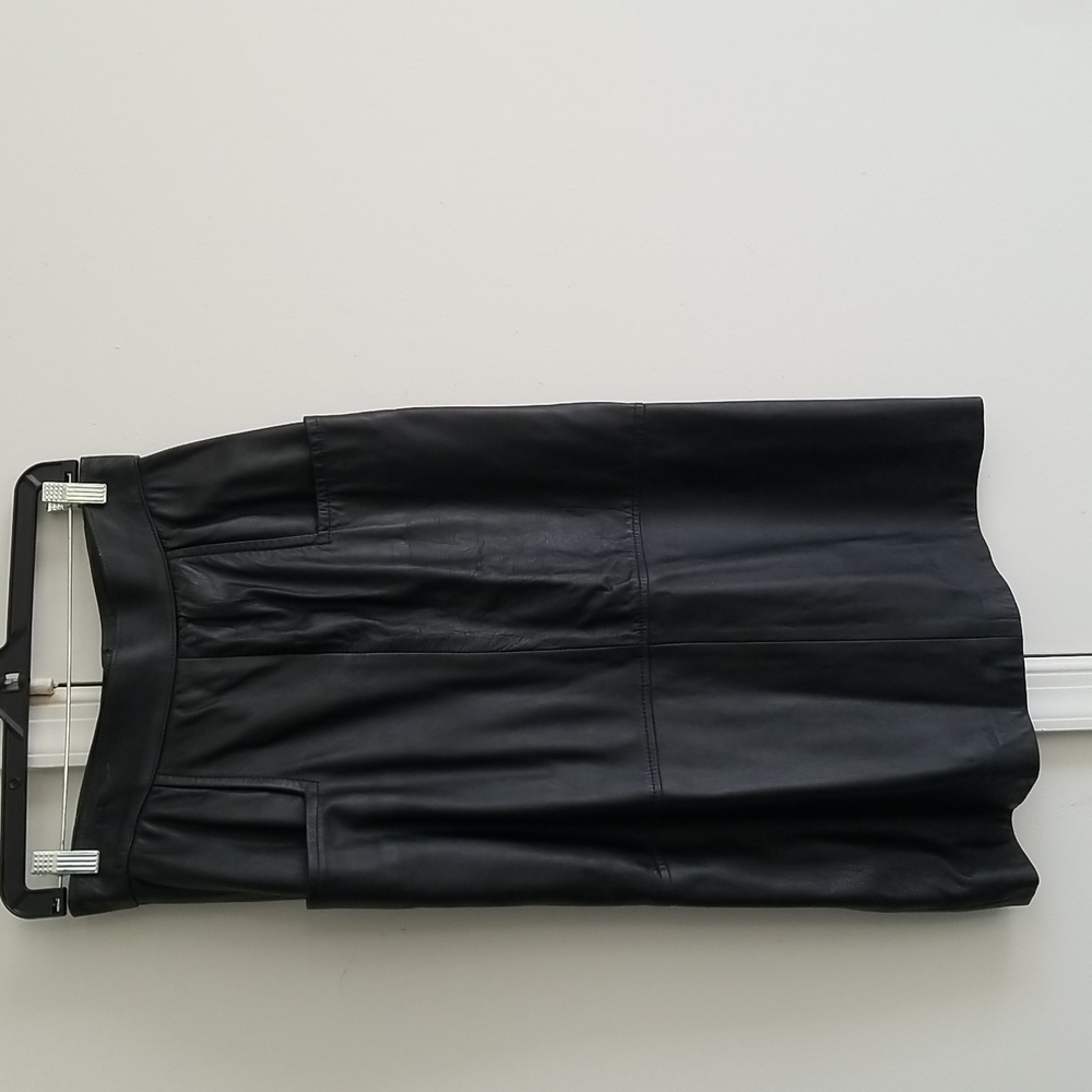 Leather skirt Black leather ladies skirt. 2 front pockets